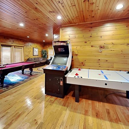 The Great Escape Ii, 5 Bedrooms, Sleeps 17, Game Room, Pool Access, Theater 개틀린버그 외부 사진