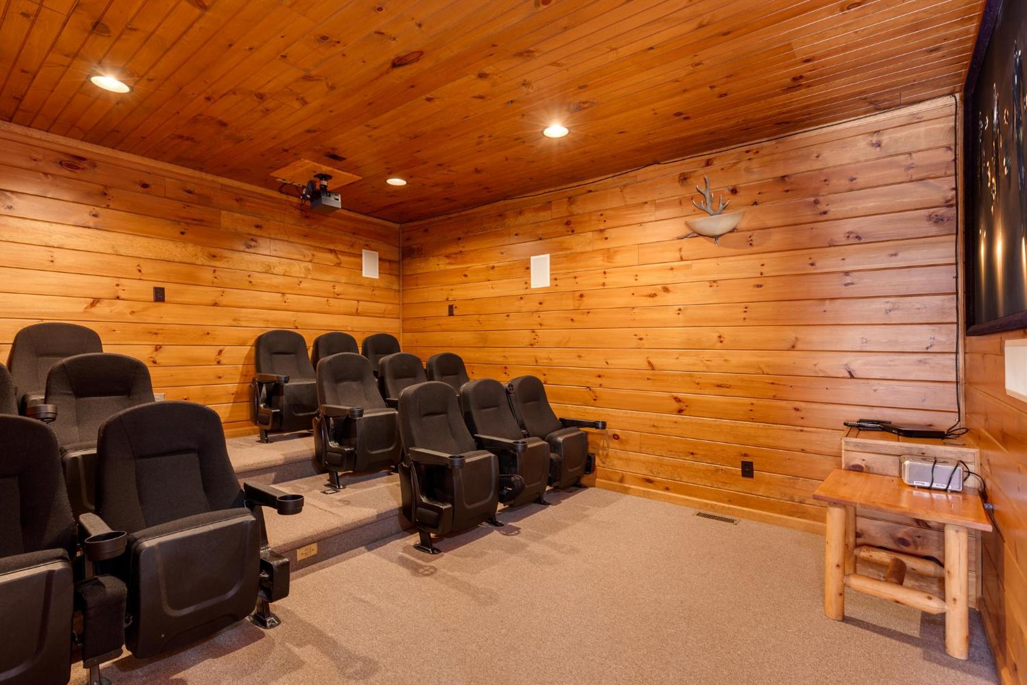 The Great Escape Ii, 5 Bedrooms, Sleeps 17, Game Room, Pool Access, Theater 개틀린버그 외부 사진