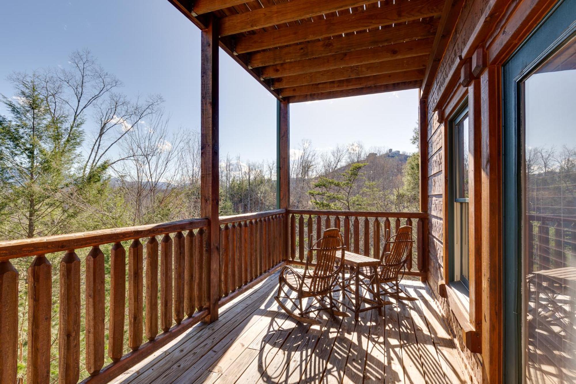 The Great Escape Ii, 5 Bedrooms, Sleeps 17, Game Room, Pool Access, Theater 개틀린버그 외부 사진